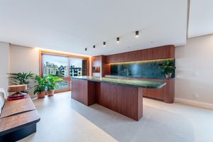 Image 14 - 883608