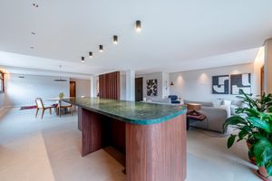 Image 13 - 883608