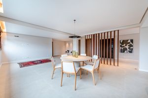 Image 11 - 883608
