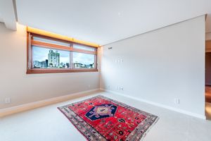 Image 20 - 883608