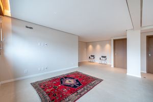 Image 21 - 883608