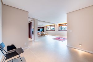 Image 22 - 883608