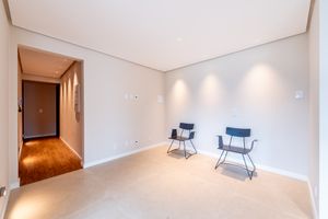Image 24 - 883608