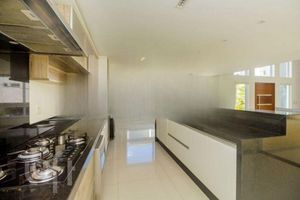 Image 14 - 883622