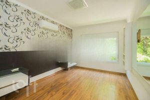 Image 32 - 883622