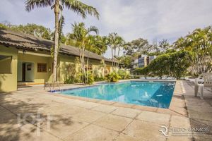 Image 8 - 883622