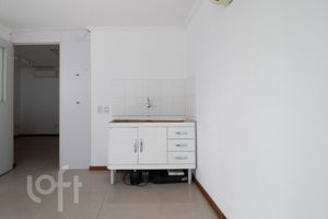 Image 10 - 883634