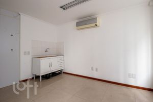 Image 9 - 883634
