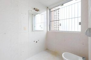 Image 18 - 883640