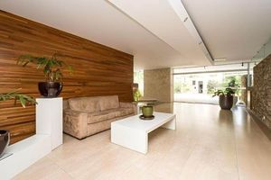 Image 22 - 883640