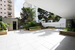 Image 25 - 883640