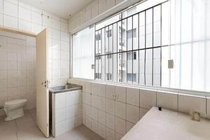 Image 8 - 883640