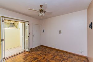 Image 18 - 883642