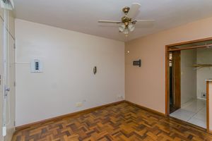 Image 19 - 883642