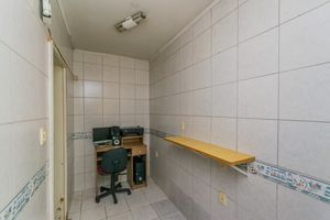 Image 28 - 883642