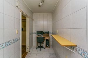 Image 29 - 883642