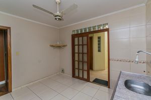 Image 34 - 883642
