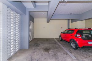 Image 44 - 883642