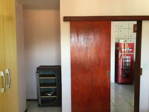 Image 21 - 883643