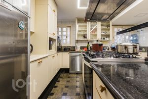 Image 34 - 883648