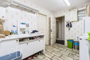 Image 35 - 883648