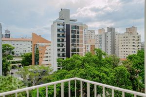 Image 9 - 883667