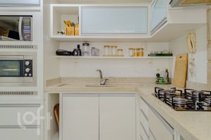 Image 17 - 883667