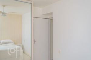 Image 30 - 883667