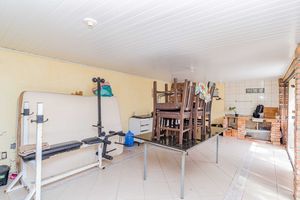 Image 47 - 883668