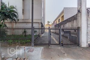 Image 26 - 883682