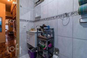Image 13 - 883682