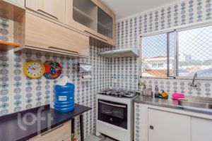 Image 18 - 883682