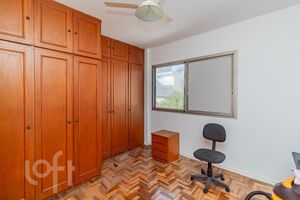 Image 8 - 883682
