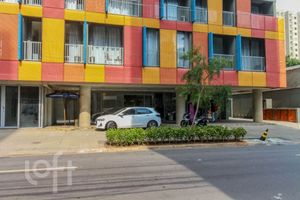 Image 34 - 883685