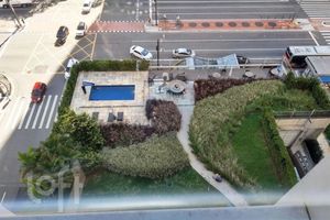 Image 10 - 883686
