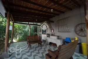 Image 24 - 883687