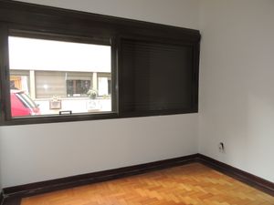 Image 8 - 883695