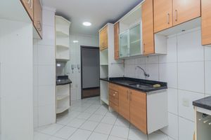 Image 21 - 883695