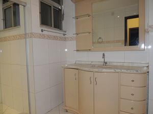Image 13 - 883695