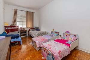 Image 12 - 883698