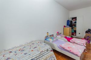 Image 11 - 883698