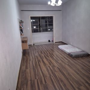 Image 12 - 883698