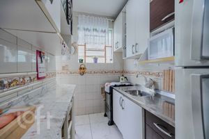 Image 4 - 883704