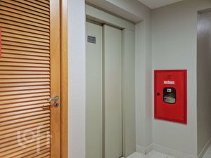 Image 18 - 883722