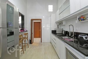 Image 18 - 883724