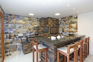 Image 1 - 883724