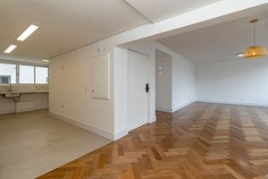 Image 28 - 883734