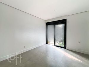 Image 6 - 883736