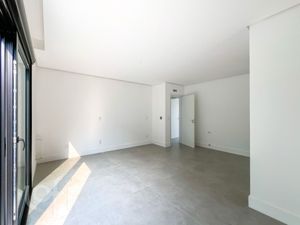 Image 20 - 883736