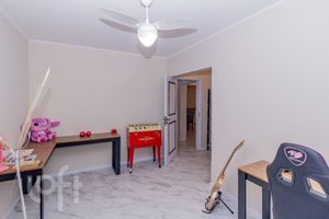 Image 19 - 883741